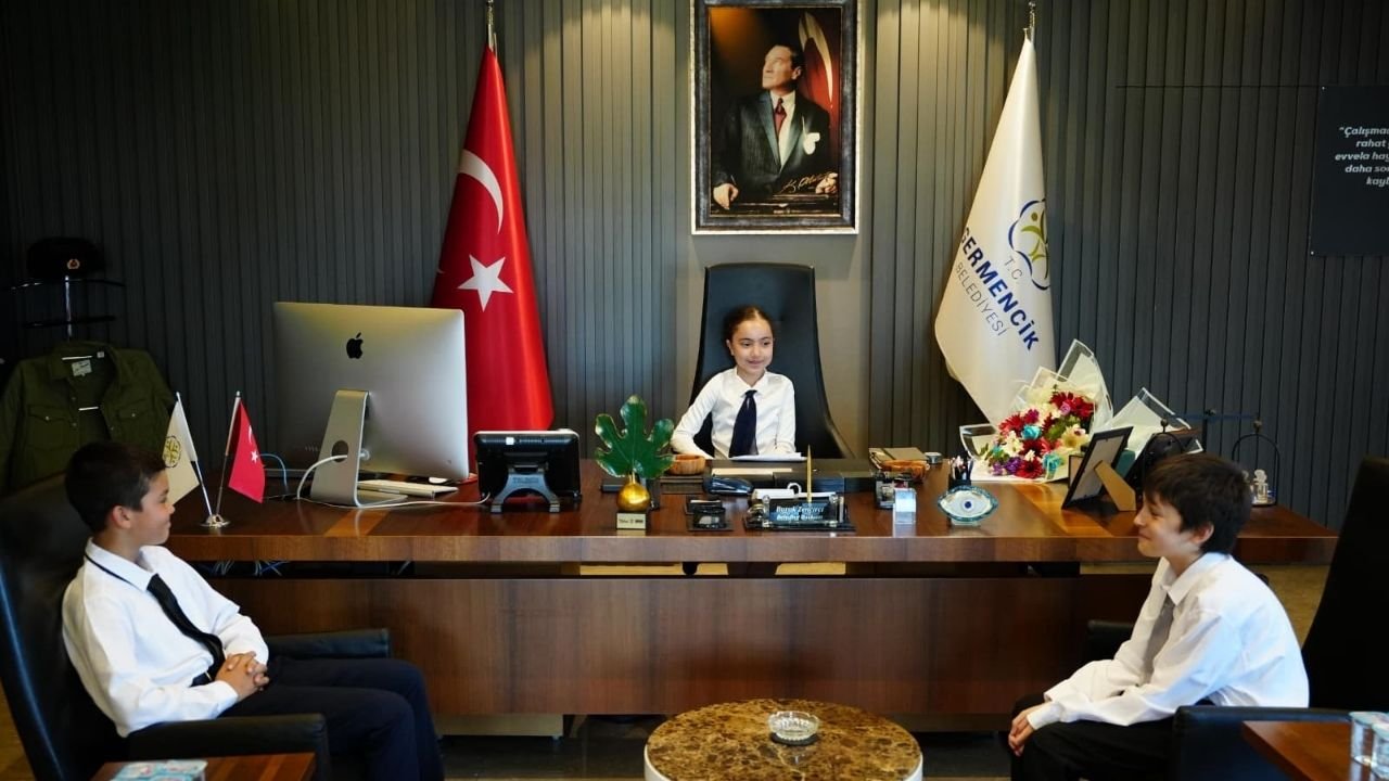 Germencik'te Başkan Zencirci Koltuğu Ve Yetkiyi Çocuklara Devretti02