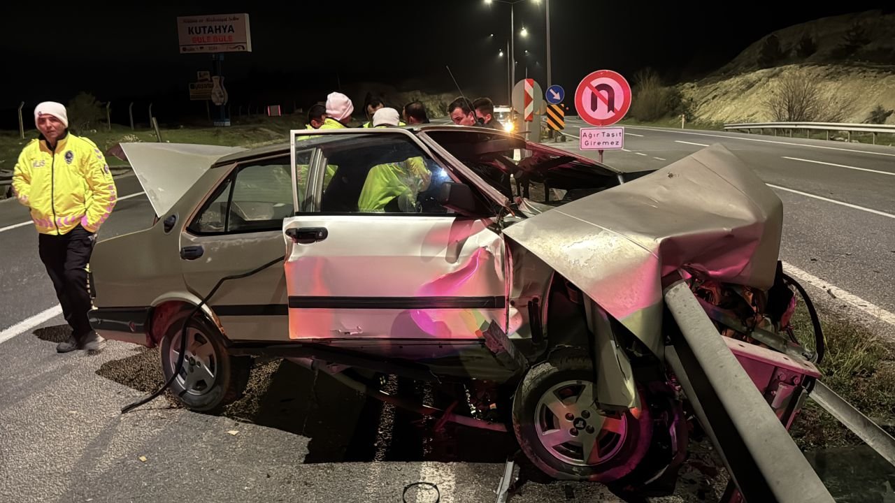 Kontrolden Çıkan Araç Bariyere Saplandı Sürücü Ağır Yaralı1