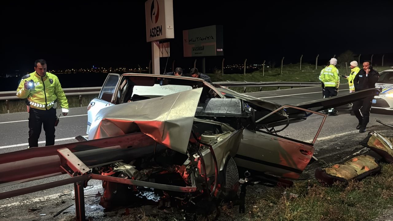 Kontrolden Çıkan Araç Bariyere Saplandı Sürücü Ağır Yaralı2