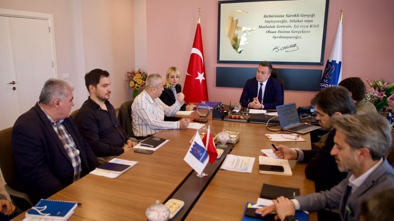 Kuşadası Plajlarında Hummalı Çalışma