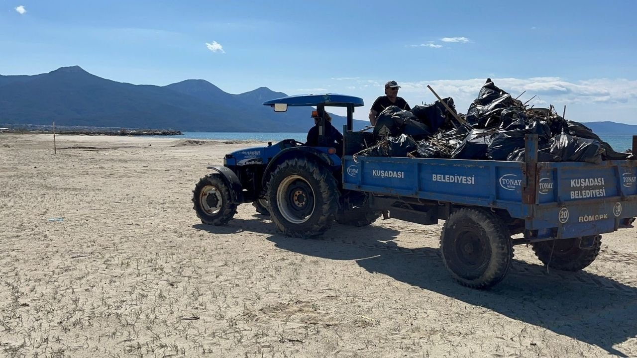 Kuşadası Plajlarında Hummalı Çalışma1