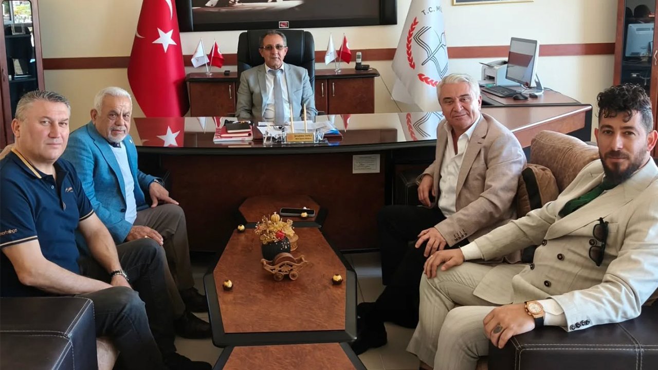 Kuşadasi Sari Laci̇vert Gülüşler Projesi̇