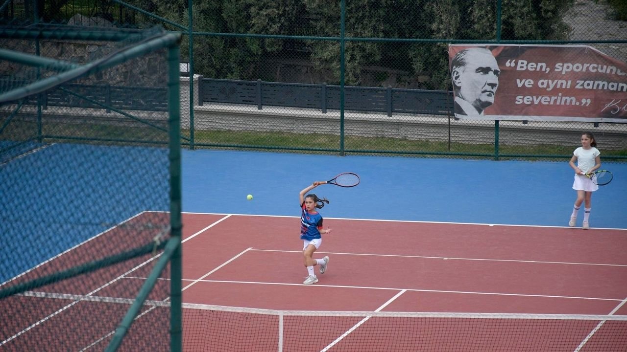 Kuşadası’nda 23 Nisan Tenis Turnuvası Başladı36
