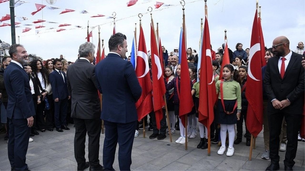 Kuşadası’nda 23 Nisan’da Çocuklardan Görsel Şölen2
