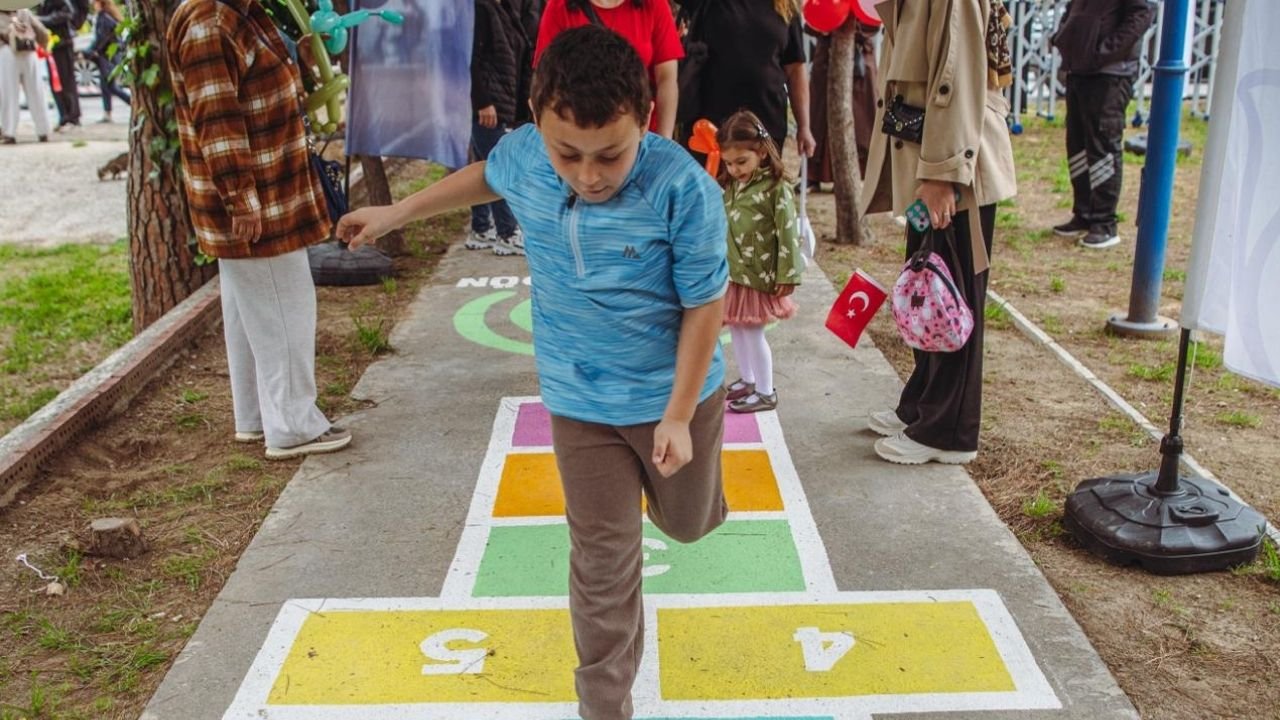 Kuşadası’nda Aileler Ve Çocuklar Birlikte Eğlendi