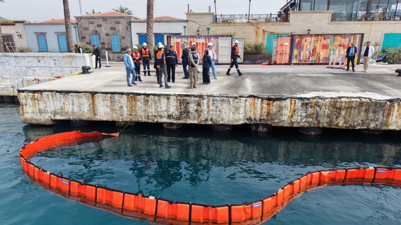 Kuşadası'nda Denizde Kimyasal Sızıntı Tatbikatı Yapıldı 1