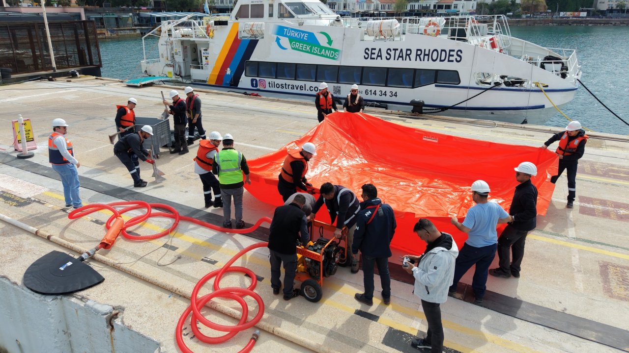 Kuşadası'nda Denizde Kimyasal Sızıntı Tatbikatı Yapıldı 2