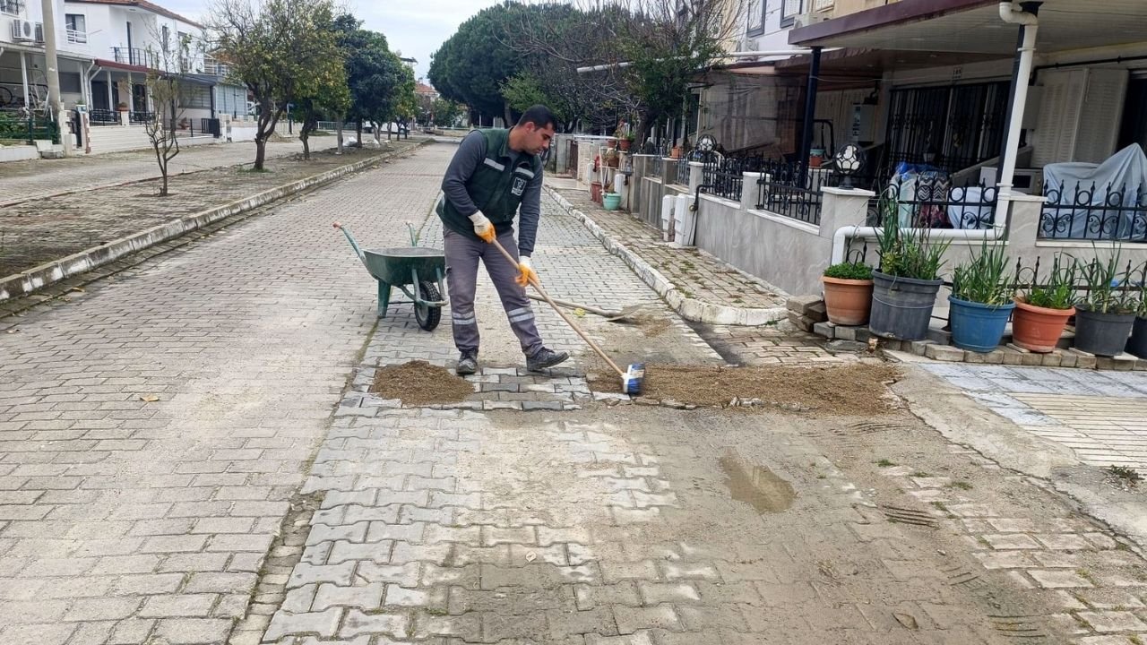 Kuşadası’nda Yol Çalışmaları Hız Kesmiyor01