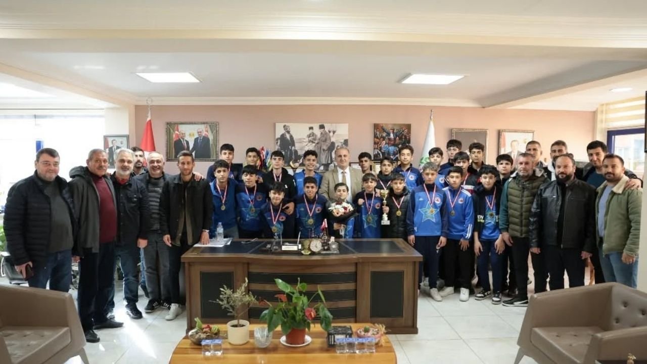 Şampiyonlardan Başkan Kaya’ya Ziyaret