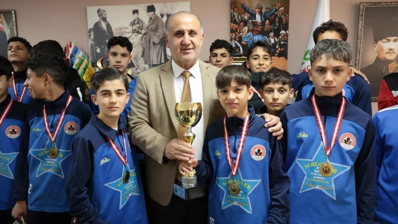 Şampiyonlardan Başkan Kaya’ya Ziyaretf