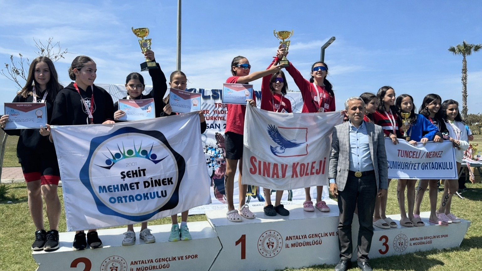 Şehit Mehmet Dinek Ortaokulu 1