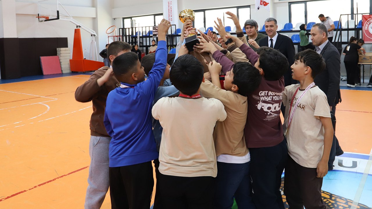 Şehi̇t Şenol Akar Ortoakulu