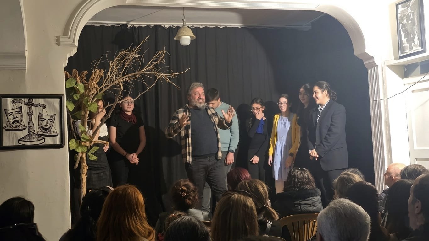 Hatay’da sanat umut oldu: “Nazım” oyunu kapalı gişe sahnelendi