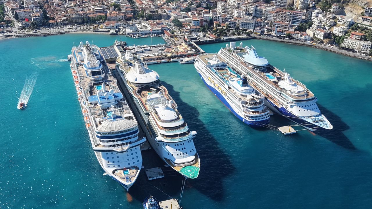 Abd'li Turistler Kuşadası'na Akın Etti3