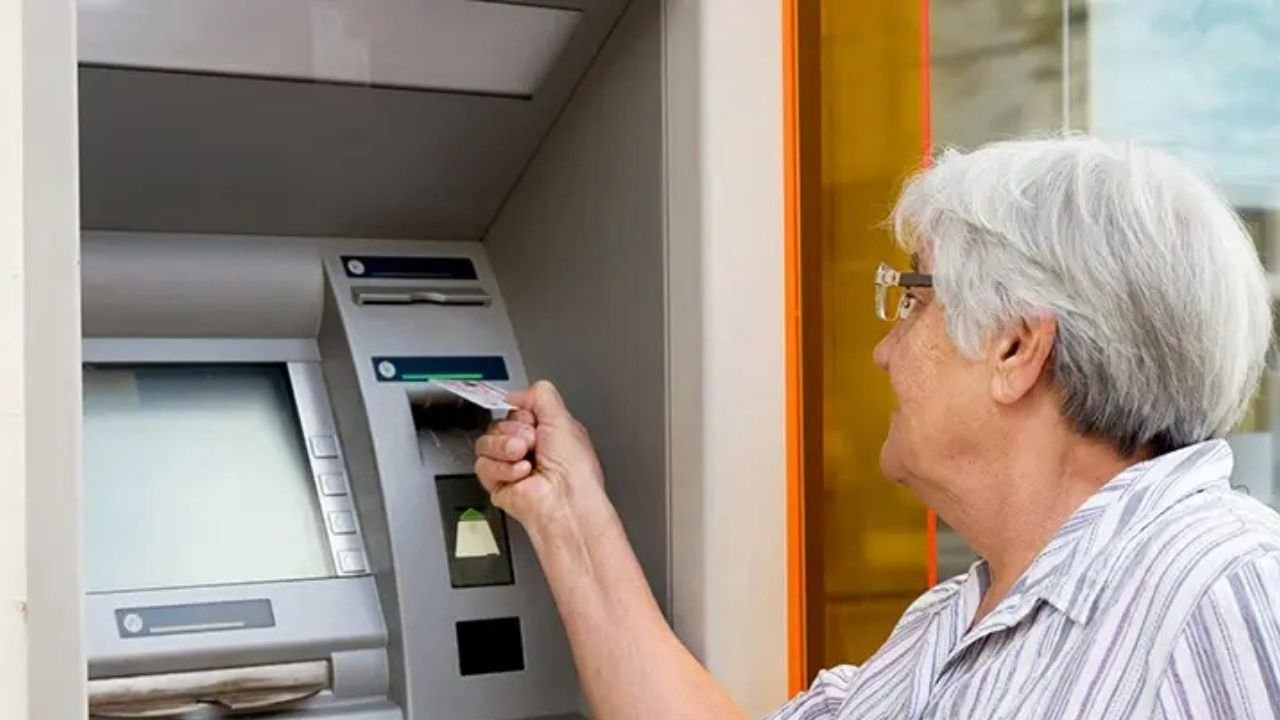 Yaşlı ve engelli aylıkları hesaplara yatıyor