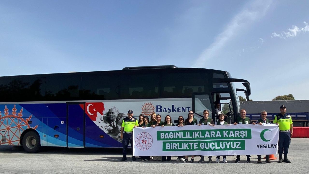Aydın Yeşilay Trafikte Telefon Kullanımına Karşı Sahaya Indi