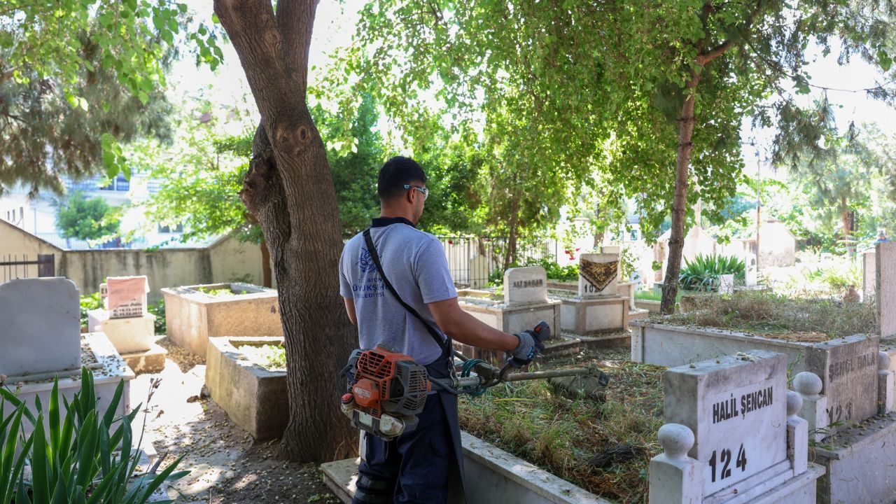 Aydın’da Mezarlıklar Bayrama Hazır
