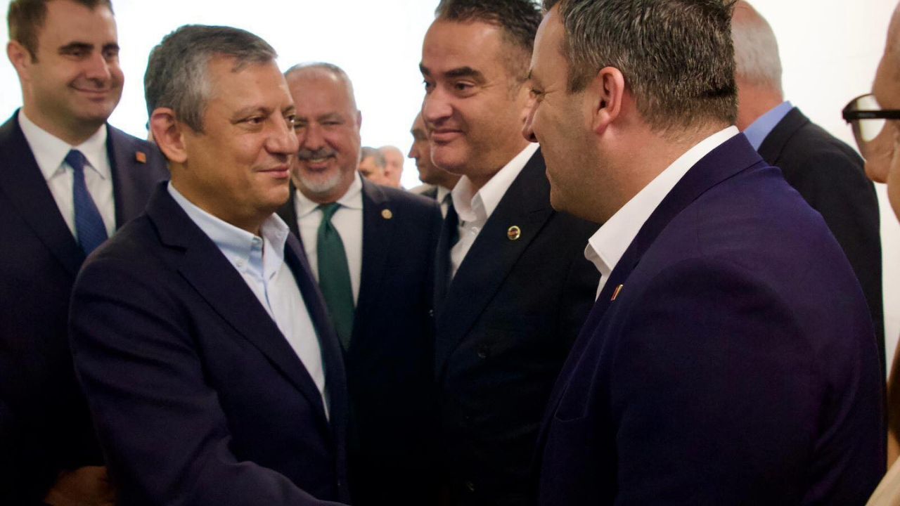 Aydınlı Başkanlar Özgür Özel’in Yanında