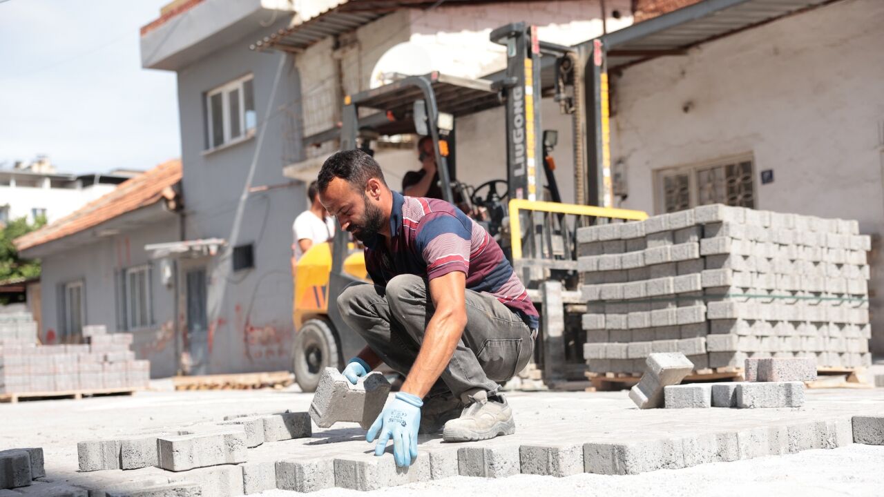 Başkan Kaya Sahada İncirliova’da Yollar Yenileniyor 2