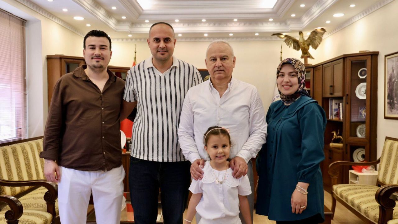 Başkan Kıvrak Bayram Sevincini Hemşehrileriyle Paylaştı3