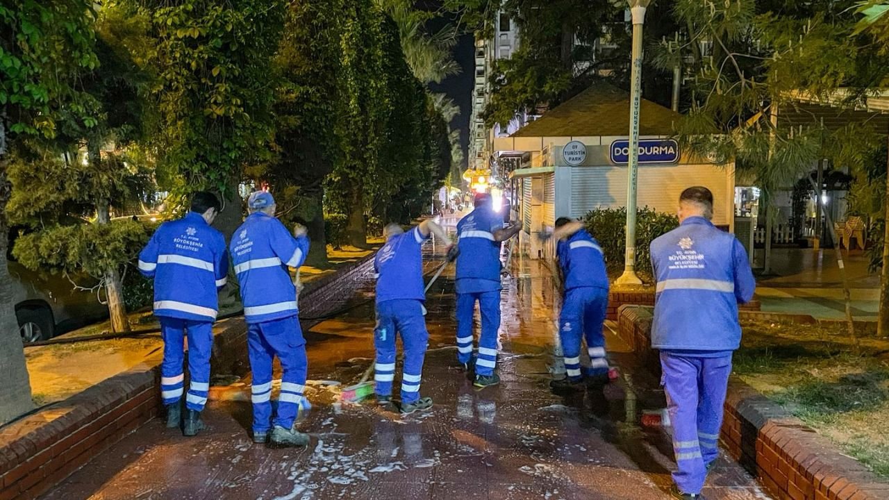 Büyükşehir Belediyesi Ekipleri Sahada Yoğun Mesai Yapıyor