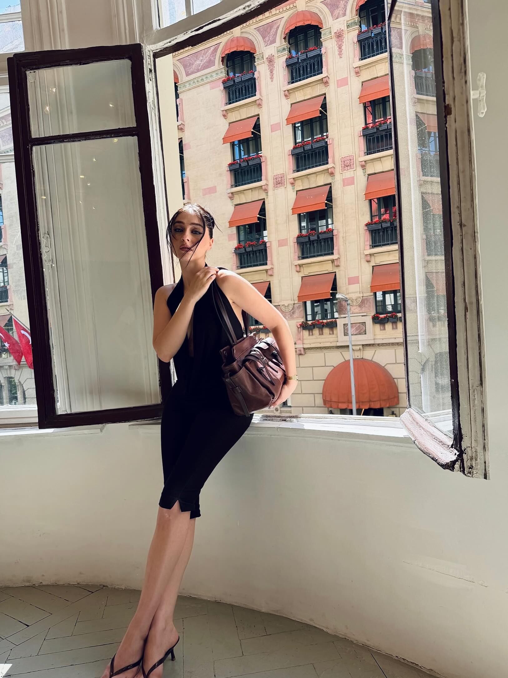 Cemre Baysel Siyah Kombin (6)