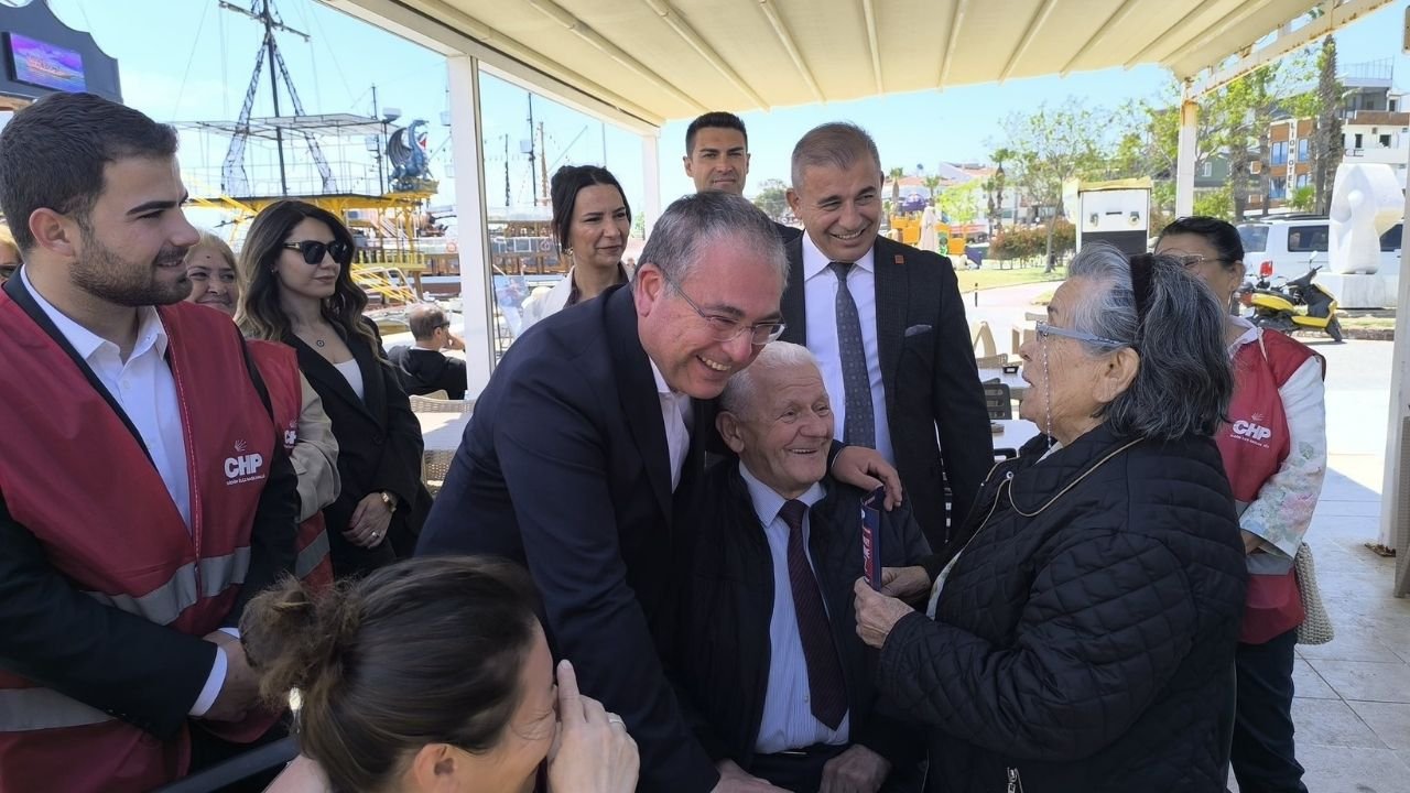 Chp’li Karakoz Didim’de Esnafa Ve Emekliye Destek Sözü Verdi01