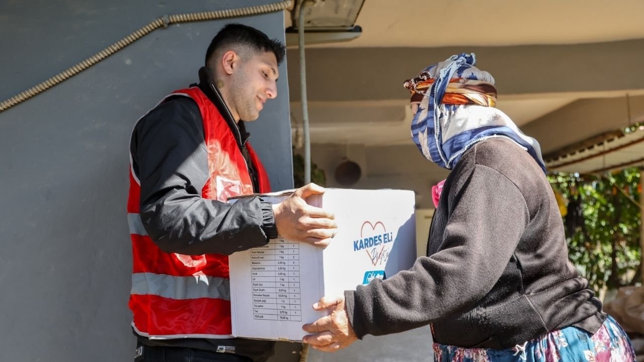 Efeler’de Dayanışma Rüzgârı Esiyor!5