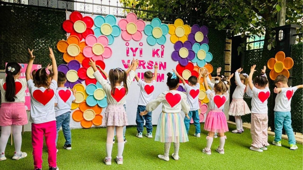 Efeler’de Miniklerden Anneler Günü Sürprizi1