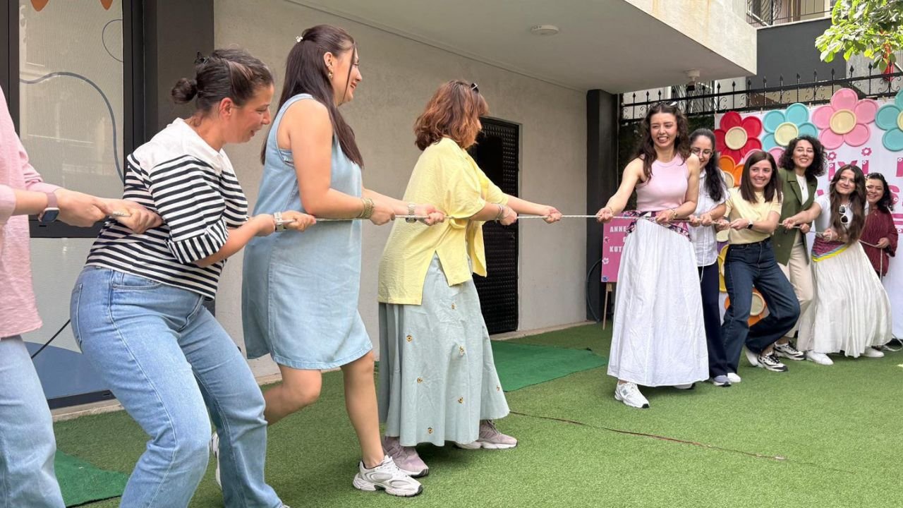Efeler’de Miniklerden Anneler Günü Sürprizi4
