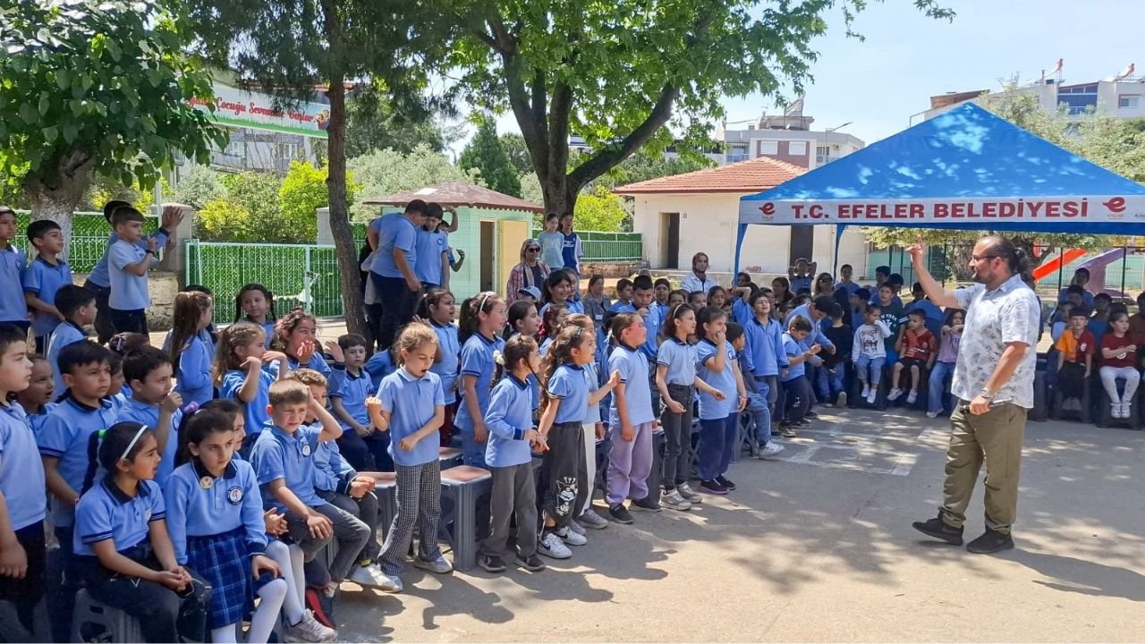 Efeler’in Sanatçıları Minikler Için Sahne Aldı1