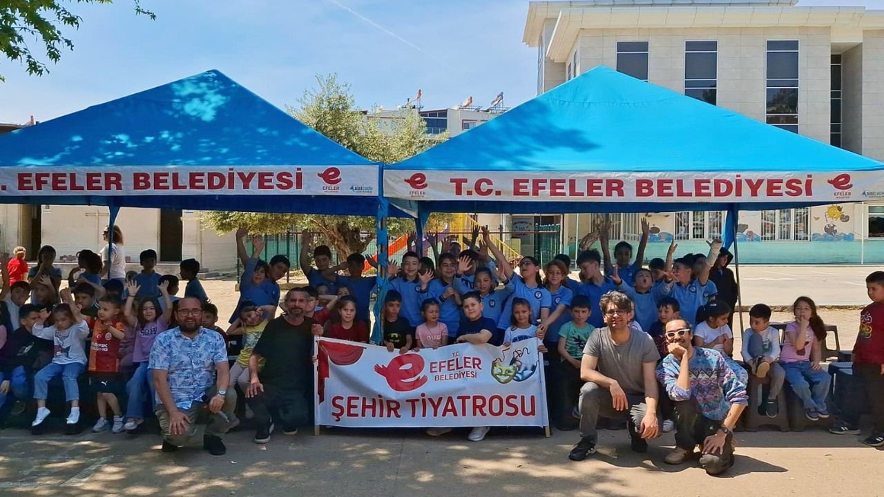 Efeler’in Sanatçıları Minikler Için Sahne Aldı4
