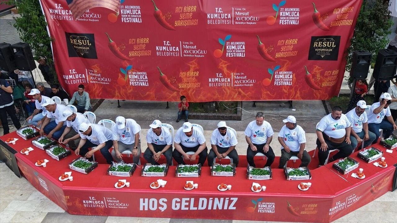 Festivalde 3 Dakikada 474 Gram Acı Biber Yedi