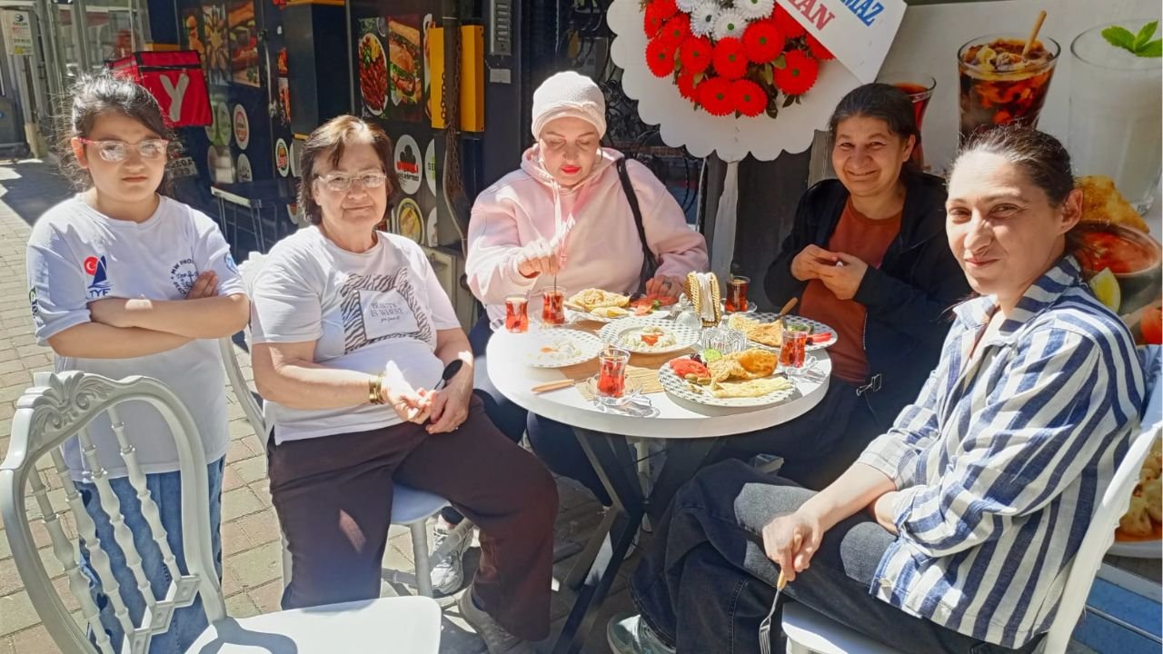Hakime’nin Çay Evi Aydın’da Açıldı