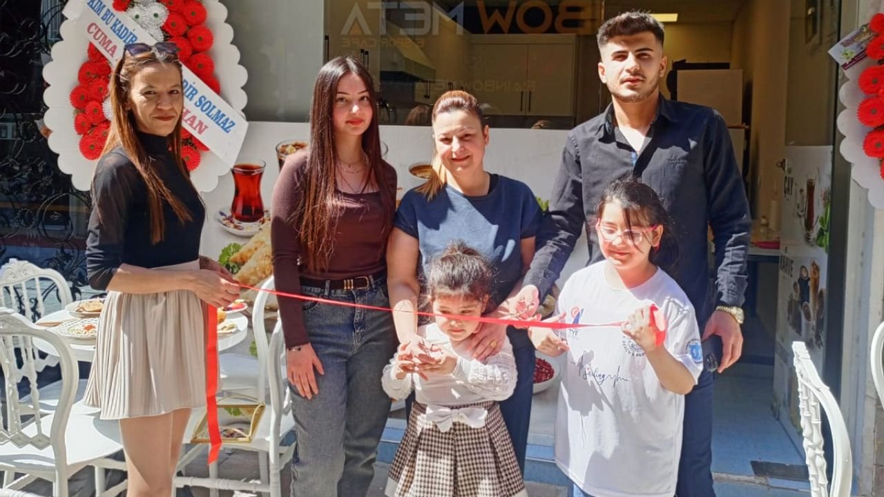 Hakime’nin Çay Evi Aydın’da Açıldı30