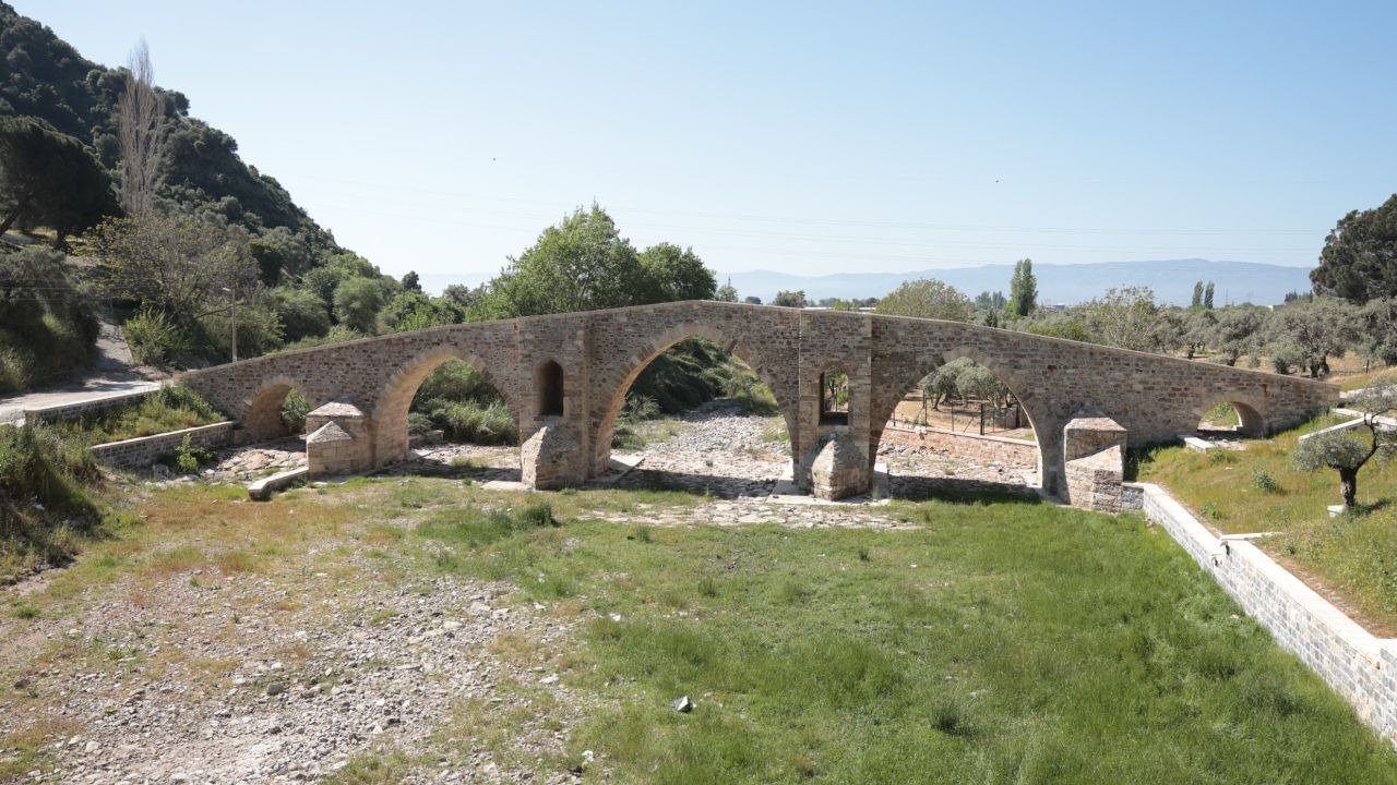 İncirliova’ya Tarihi Köprü Manzaralı Yeni Tesis 3