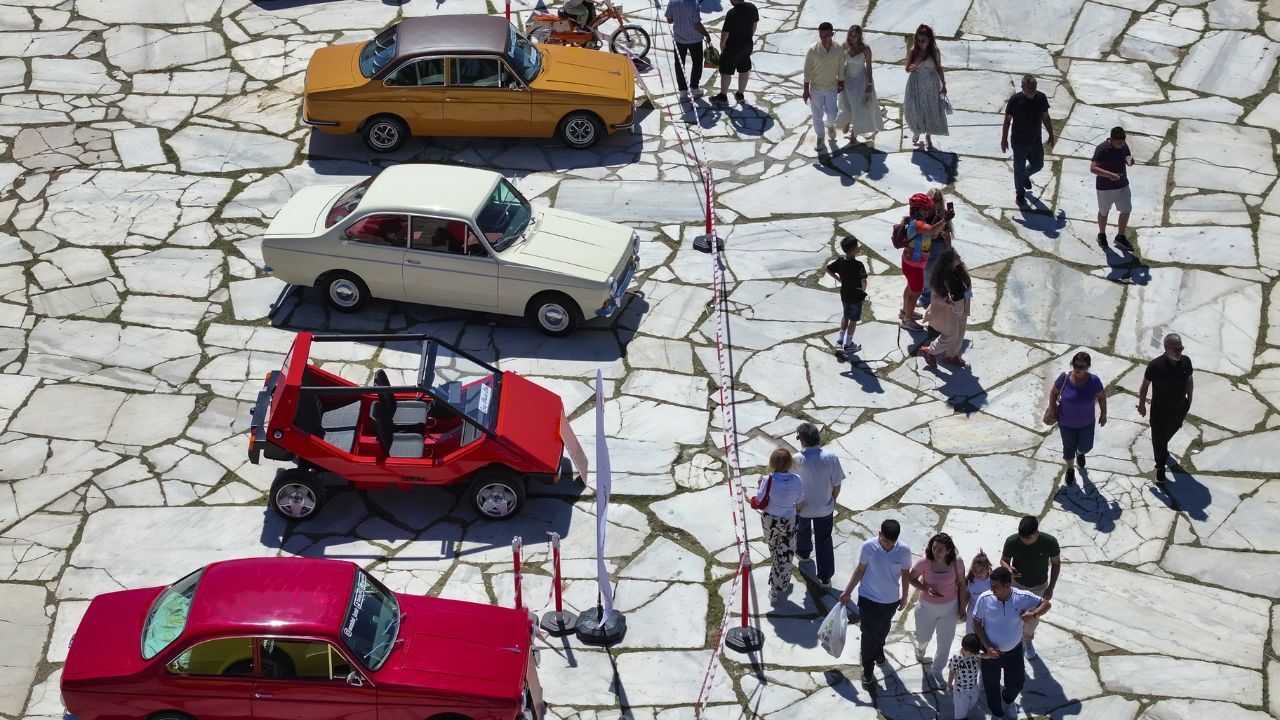 İzmir’de Anadol Rüzgarı Esti