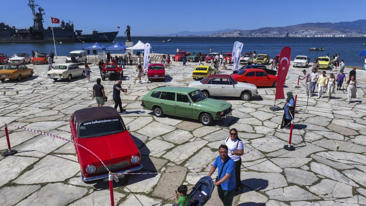 İzmir’de Anadol Rüzgarı Esti4