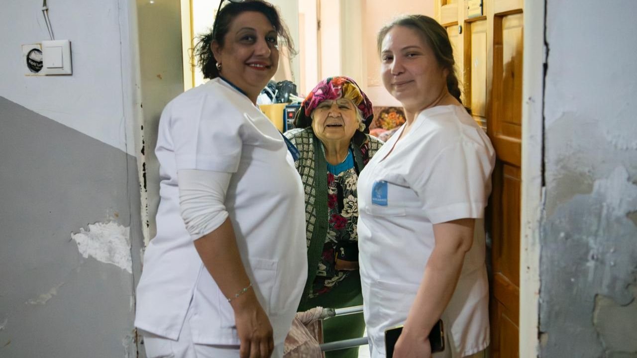 Kuşadası Belediyesi’nden Anneler Günü Jesti1