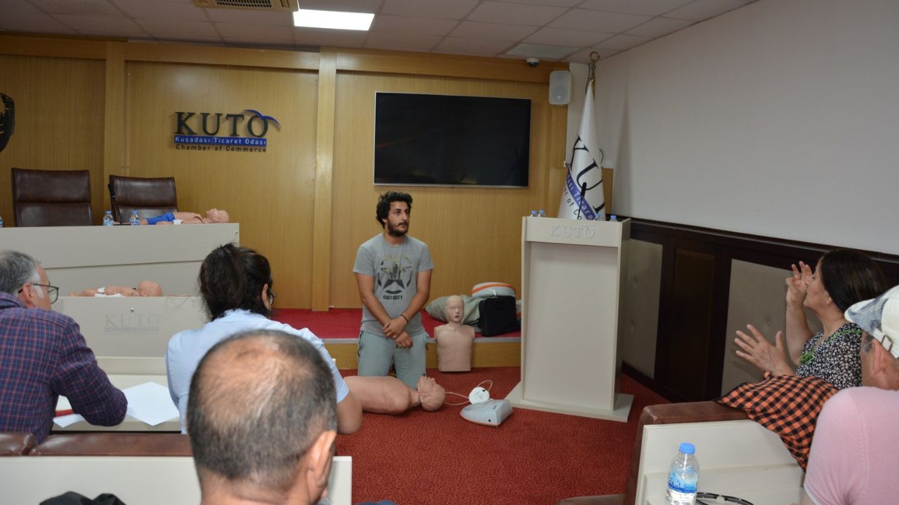 Kuşadası Ticaret Odası Hizmet Binası Yoğun Ilgi Gördü3