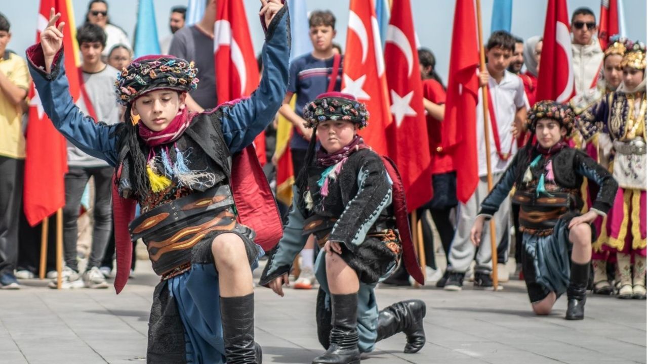Kuşadası’nda 19 Mayıs Coşkusu2