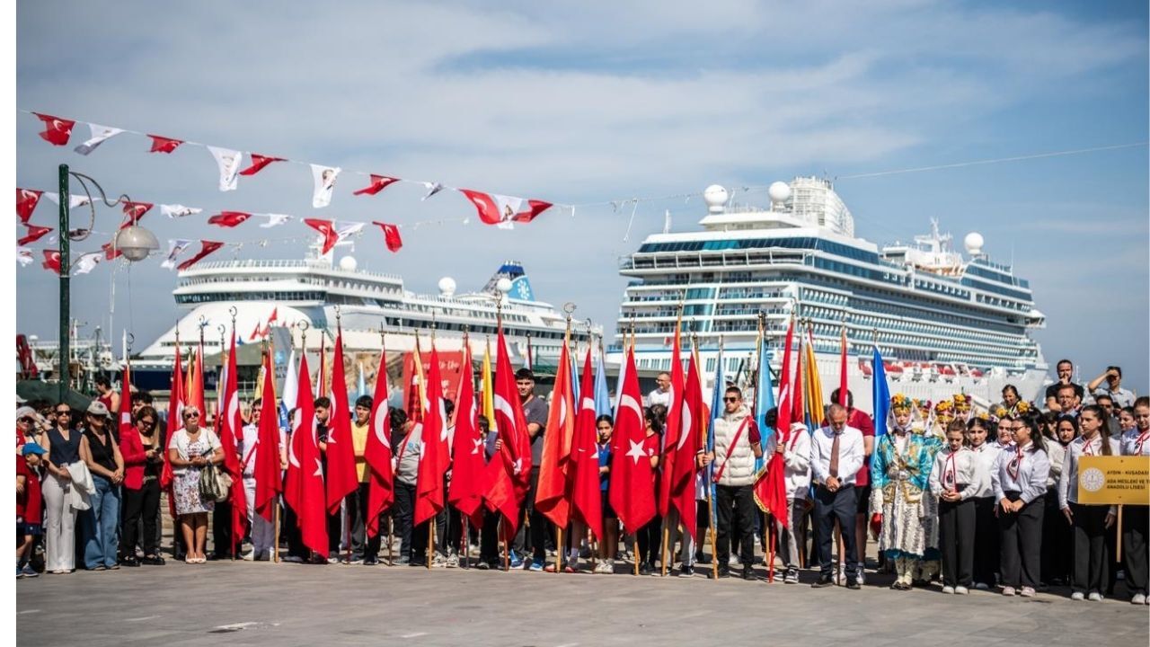 Kuşadası’nda 19 Mayıs Coşkusuh