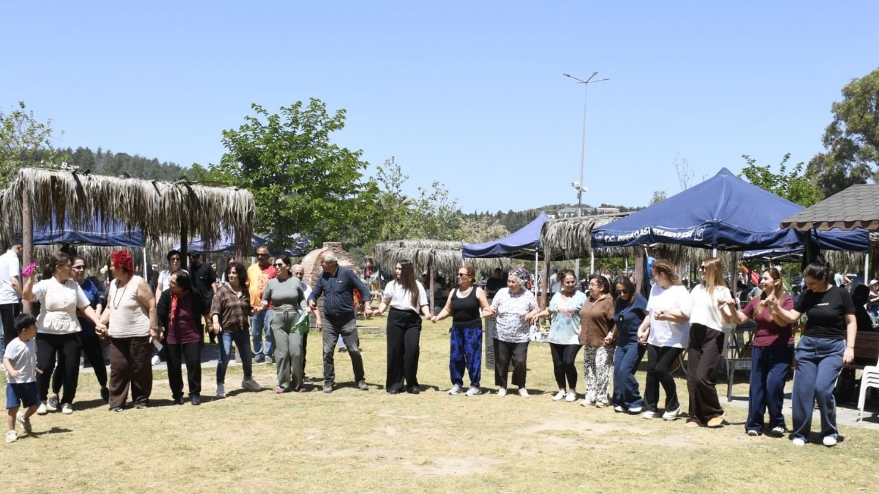 Kuşadası’nda Anneler Günü Buluşması3