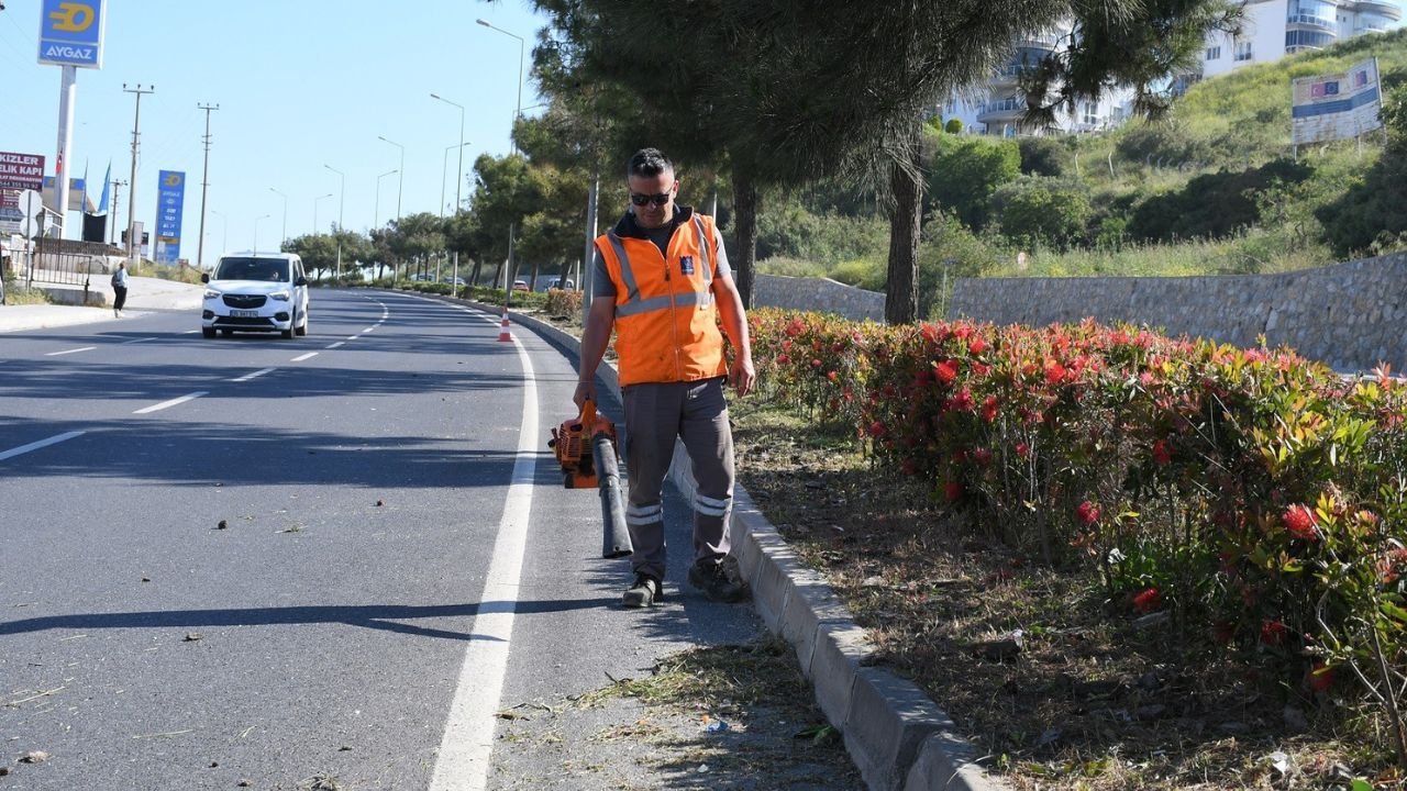 Kuşadası’nda Bayram Öncesi Temizlik Ve Peyzaj Seferberliği1