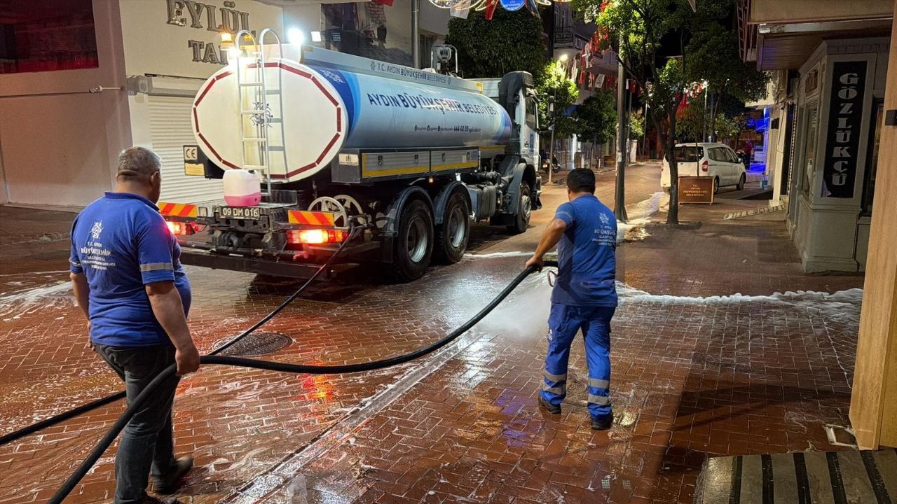 Nazilli Uzun Çarşı’da Temizlik Seferberliği