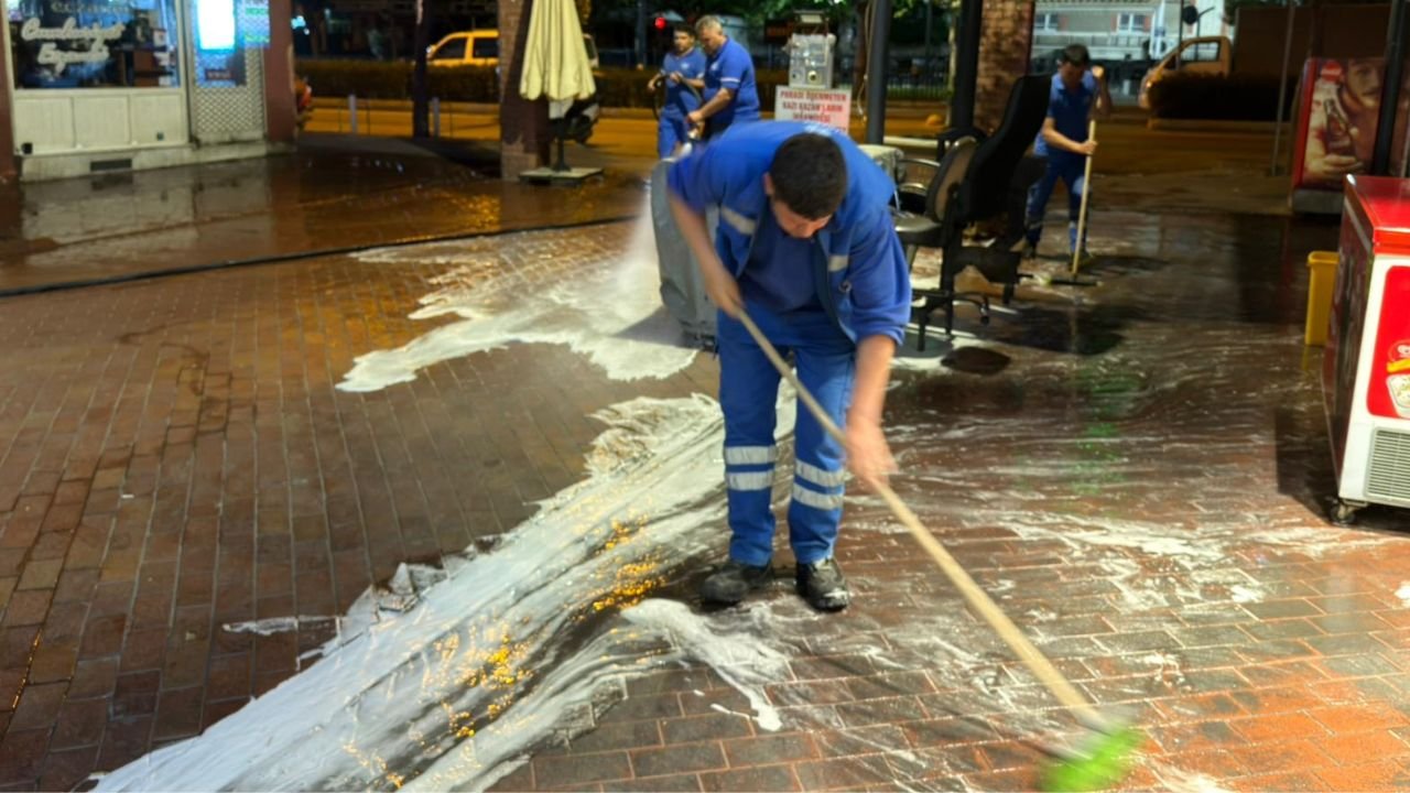 Nazilli Uzun Çarşı’da Temizlik Seferberliği3