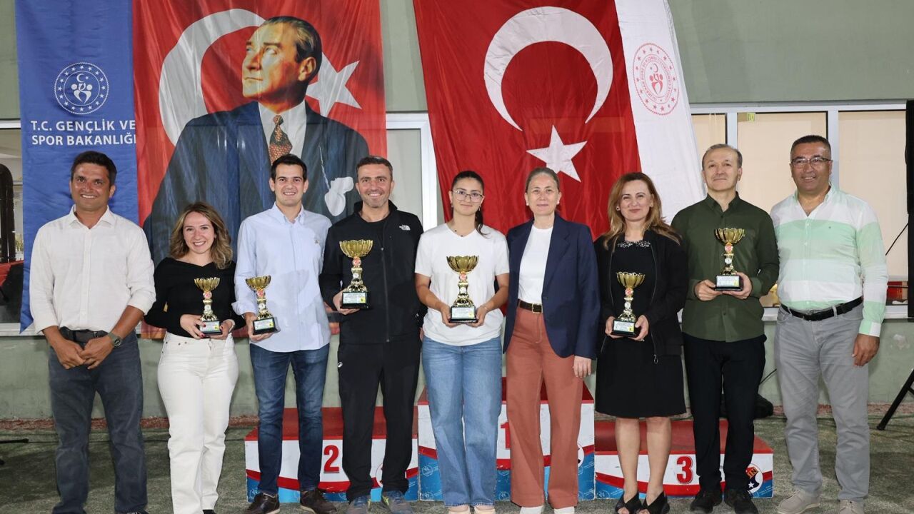 Nazilli'de Tenisçiler Ödüllerini Aldı 2