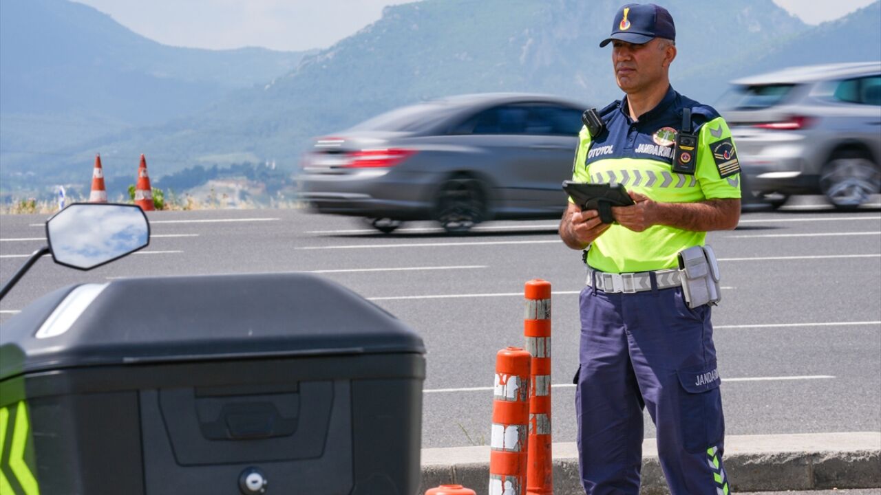 Otoyollarda Bayram Tedbiri Üst Seviyeye Çıkarıldı 1
