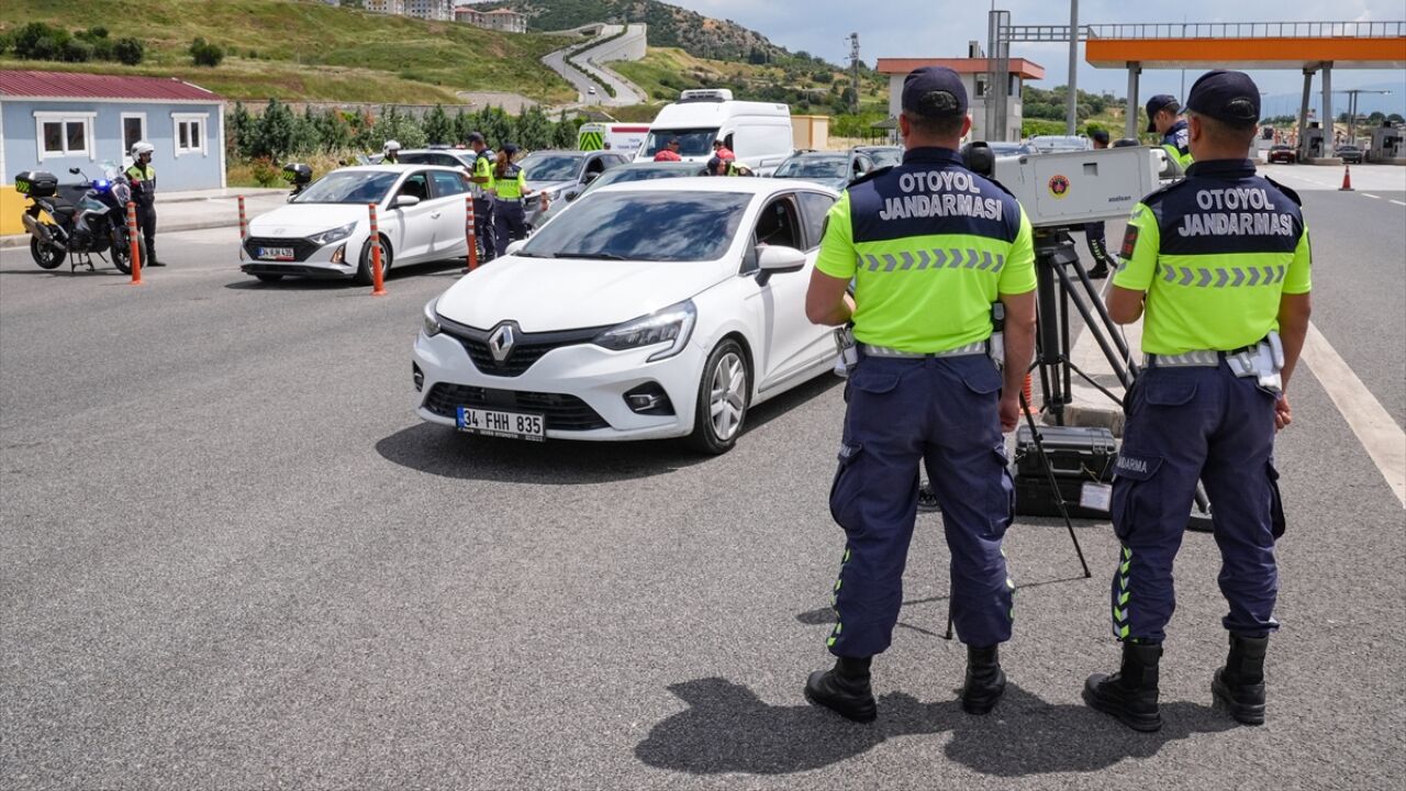 Otoyollarda Bayram Tedbiri Üst Seviyeye Çıkarıldı 2
