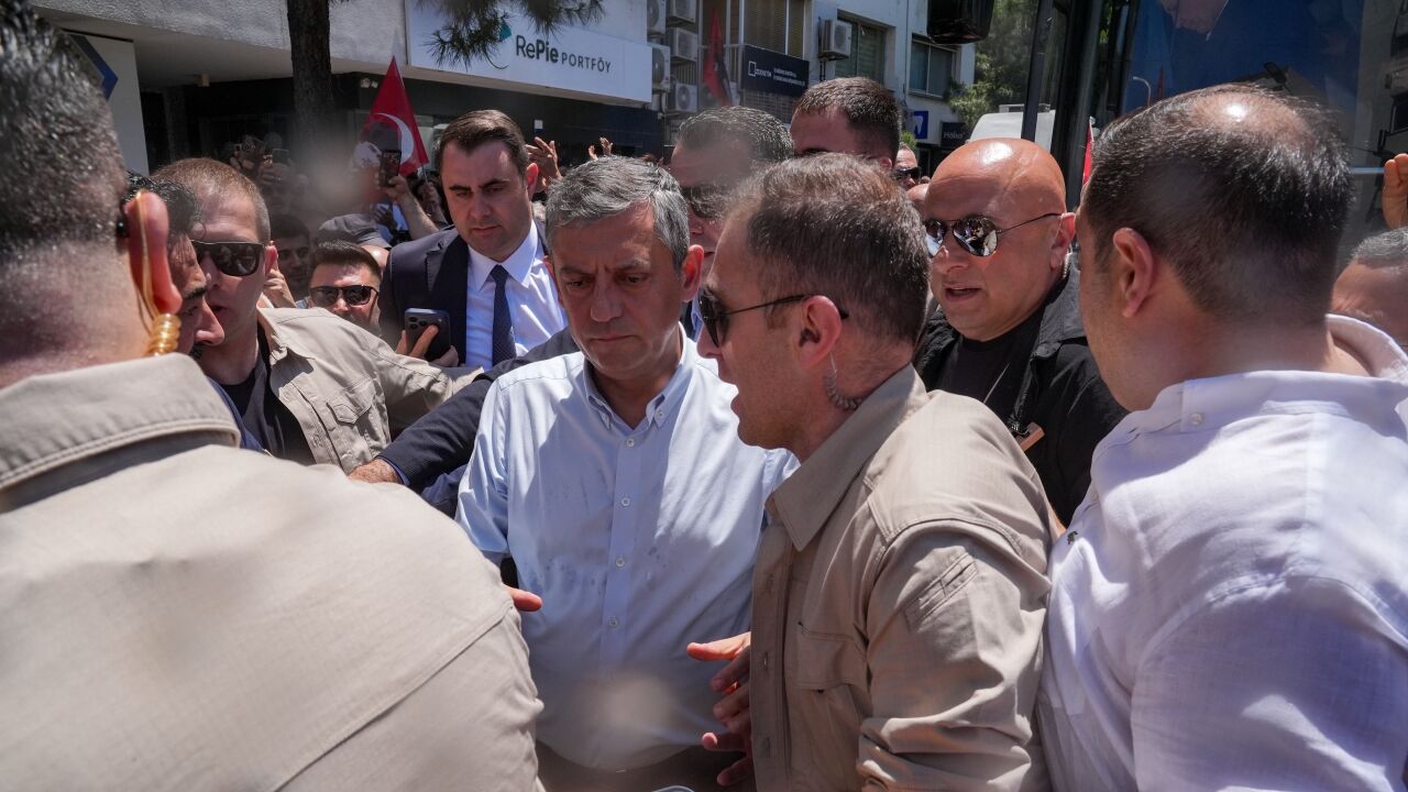 Özgür Özel Kaybedersem Elini Öpeceğim 3